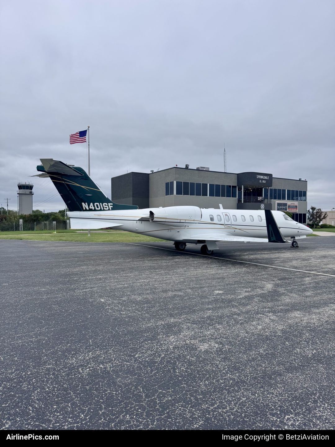 Private Learjet 40/45 - N401SF at ASG