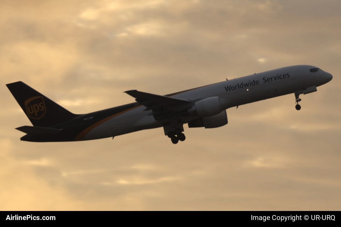 United Parcel Service Boeing 757 - N412UP at BOS