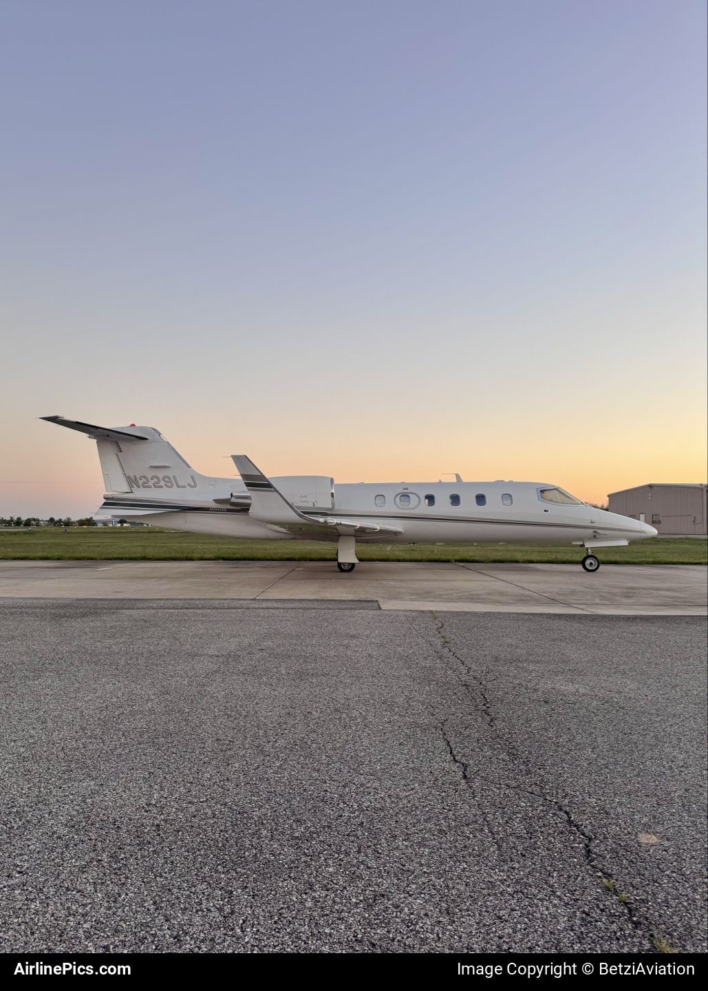 Private Learjet 31 - N229LJ at ASG