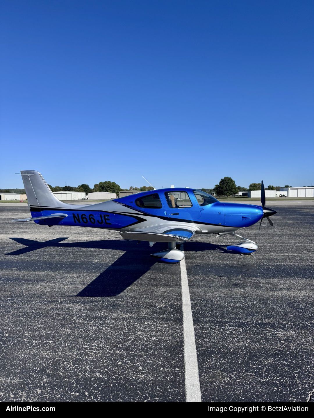 Private Cirrus SR22 - N66JE at ASG
