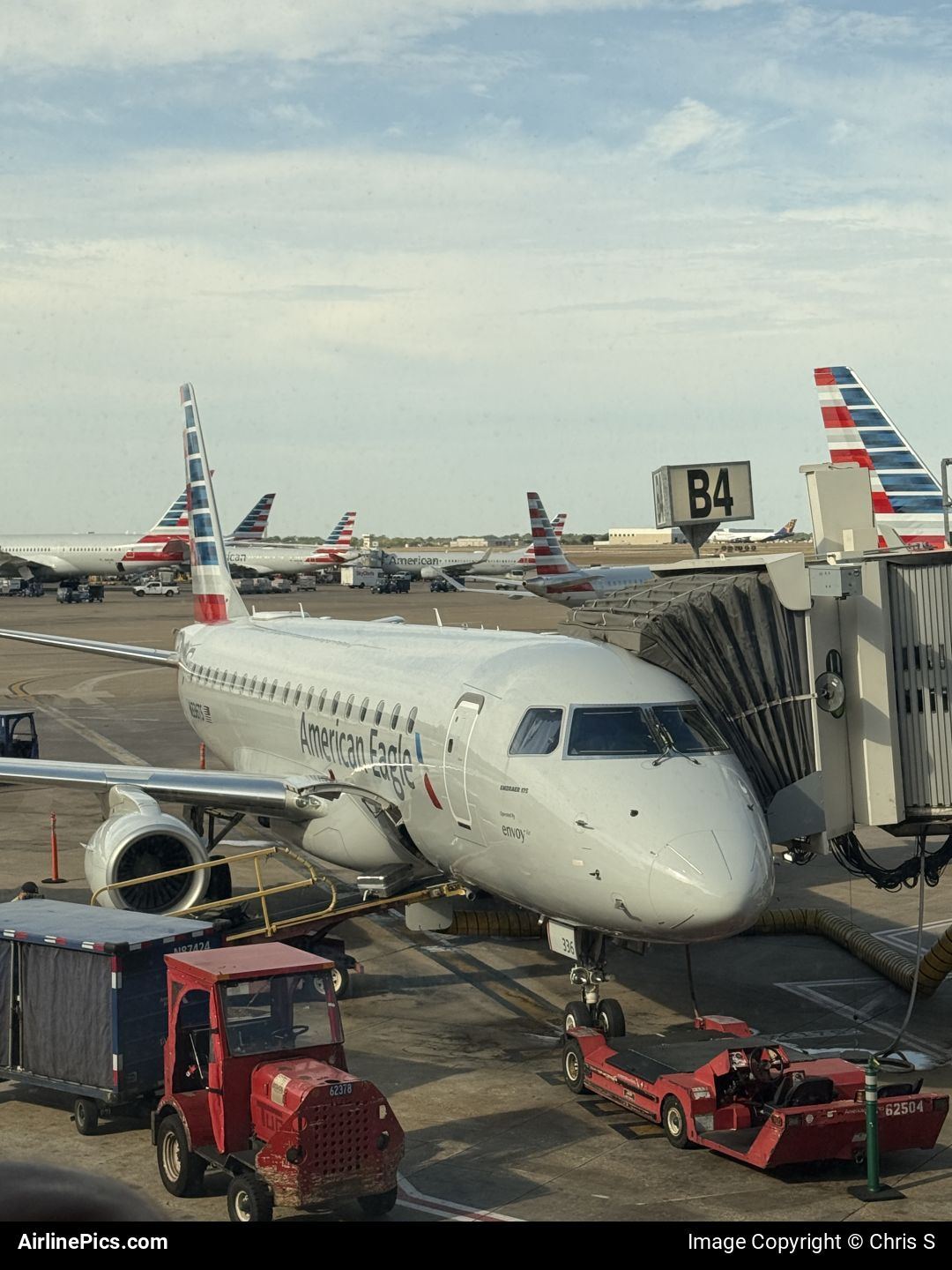 American Airlines Embraer E175 at DFW