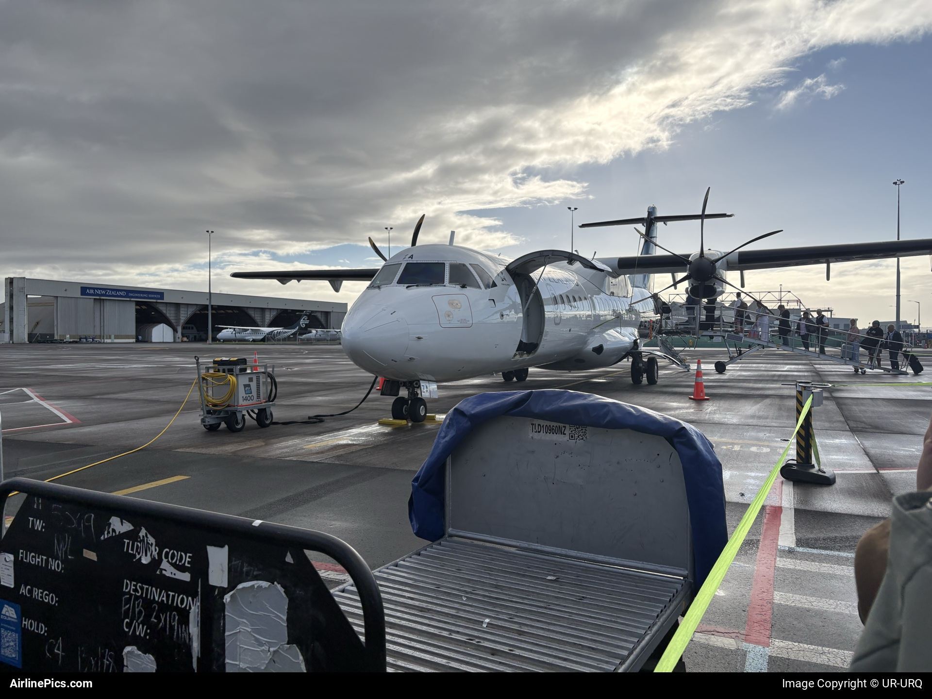 Air New Zealand ATR-72 - ZK-MZA at AKL